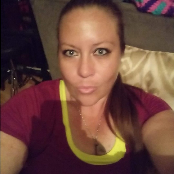 Meet your Posher, Crystal lynn - Picture 2 of 8